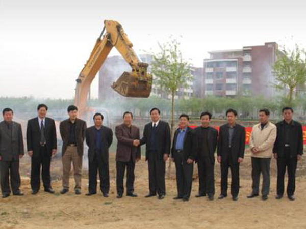 2006年捐赠150万元赞助山东科技大学的校园建设